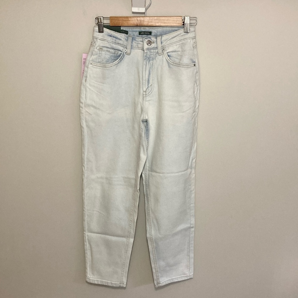 NWT Wild Fable Size 2 Super High Rise Tapered Jeans, Women’s Light Washed Denim